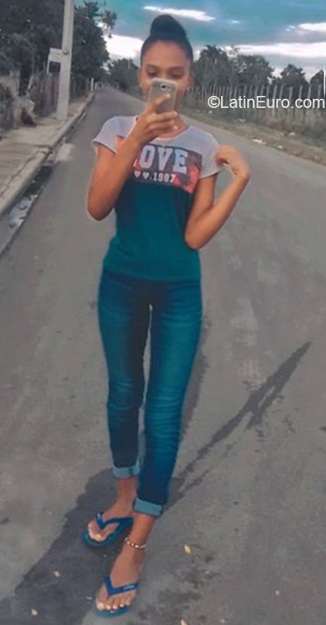 Date this lovely Dominican Republic girl Gabriela from Sanchez Ramires DO38817