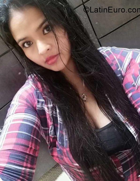 Date this pretty Colombia girl Leidy from Bogota CO28684