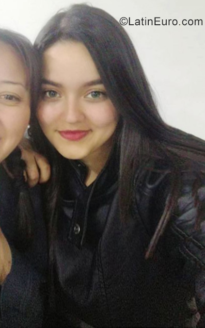 Date this funny Colombia girl Stefania from Bogota CO28745