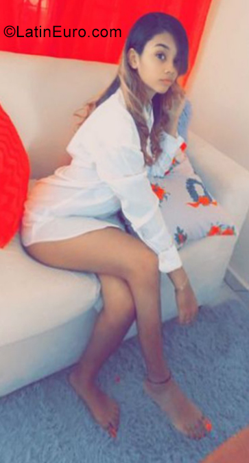Date this sensual Dominican Republic girl Warnaris from Hato Mayor Del Rey DO38895