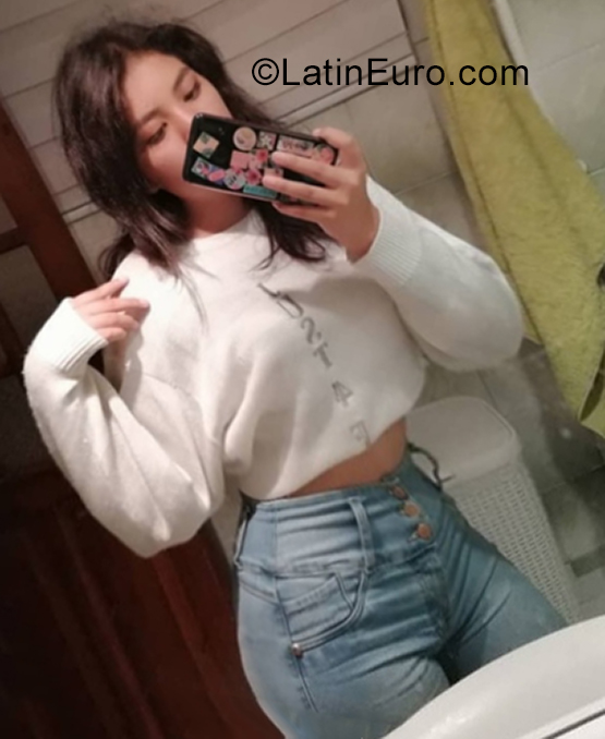 Date this good-looking Ecuador girl Cristina from Quito EC633