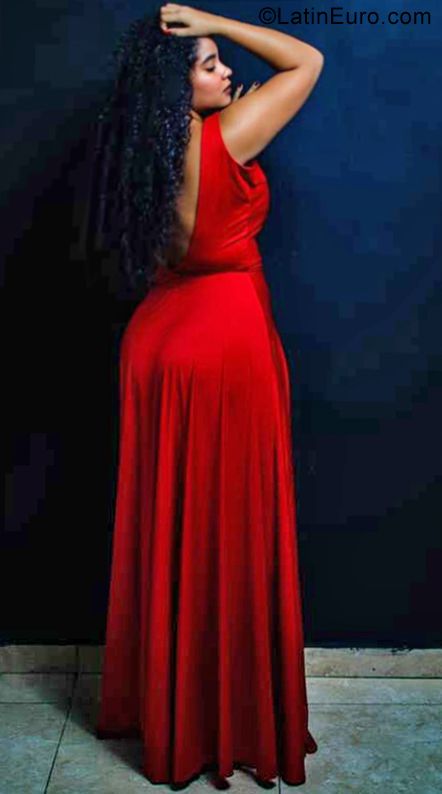 Date this exotic Colombia girl Emma from Cali CO28796