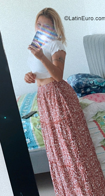 Date this hard body Colombia girl Ana correa from Medellin CO28821