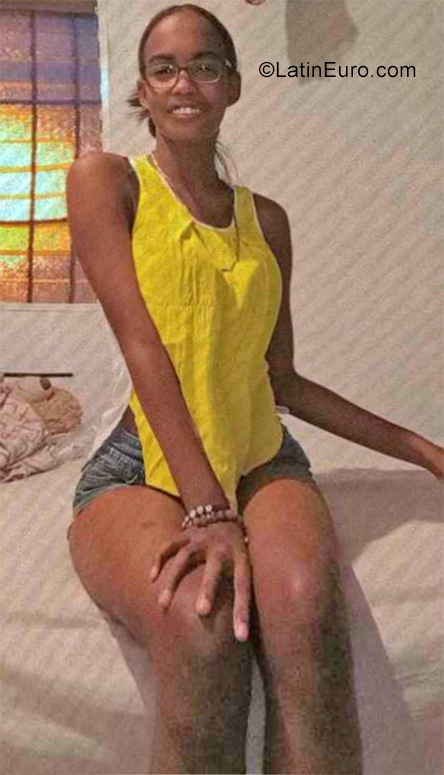 Date this pretty Dominican Republic girl Sanyeiry from Santo Domingo DO38936