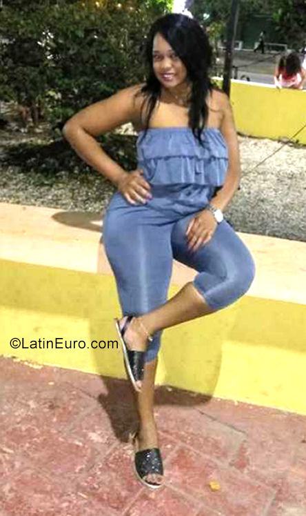 Date this foxy Dominican Republic girl Mari from Punta Cana DO38939