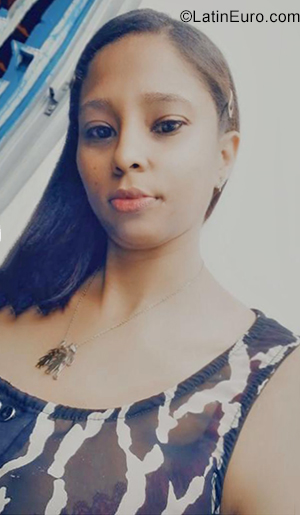 Date this charming Dominican Republic girl Anyuli from Santo Domingo DO38978