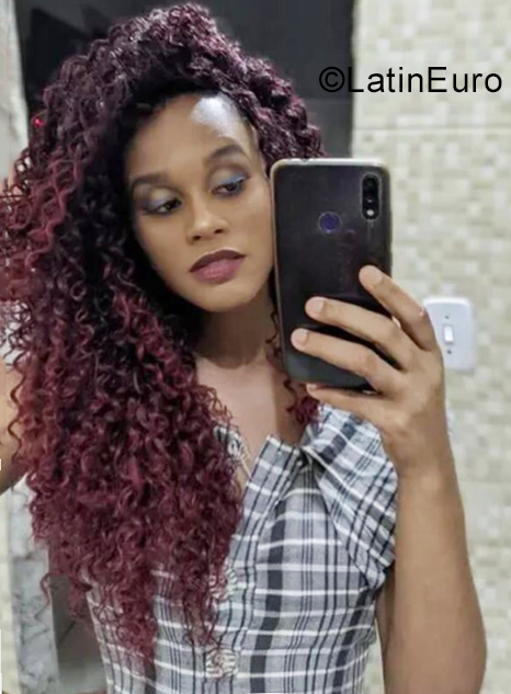 Date this nice looking Brazil girl Luana from Sao Francisco Do Conde BR11271