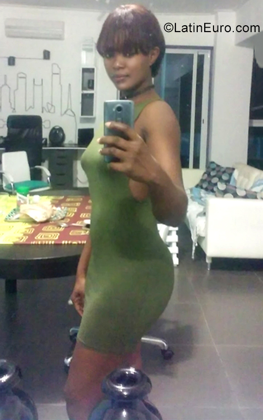 Date this voluptuous Dominican Republic girl Roseline from Santo Domingo DO39033
