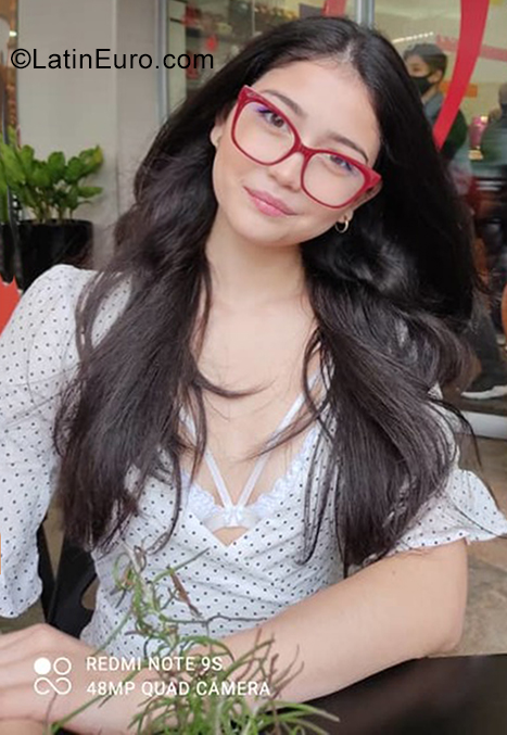 Date this pretty Venezuela girl Natalia from Maracay VE3637