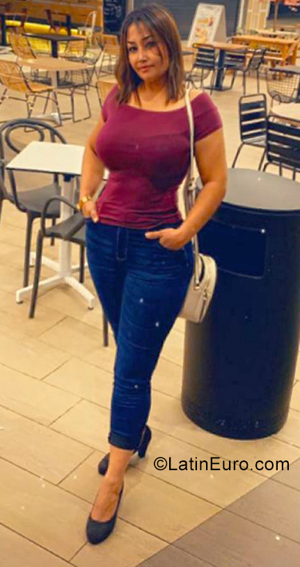 Date this young Spain girl Luz from Madrid ES576