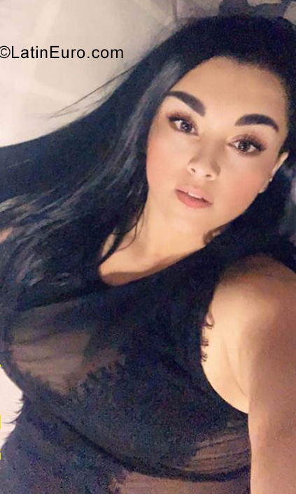 Date this sultry Colombia girl XIMENA from MANIZALES CO29097