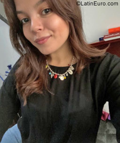 Date this young Colombia girl Diana from Bogota CO29116