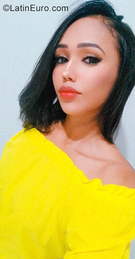 Date this sultry Brazil girl Thailene from Ipiau BR11302