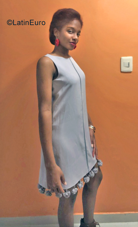 Date this sensual Dominican Republic girl Kathy from Republica Dominicana DO40053