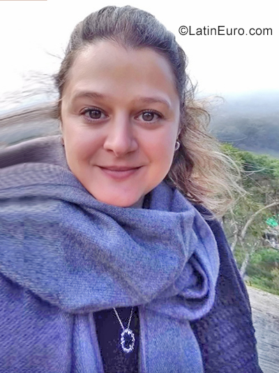 Date this hot Brazil girl Ana from Curitiba BR11311