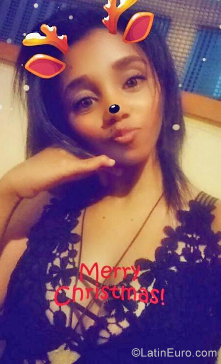 Date this georgeous Venezuela girl Angelimar from Caracas VE3694