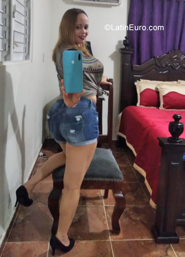 Date this attractive Dominican Republic girl Johanny from Santo Domingo DO39245