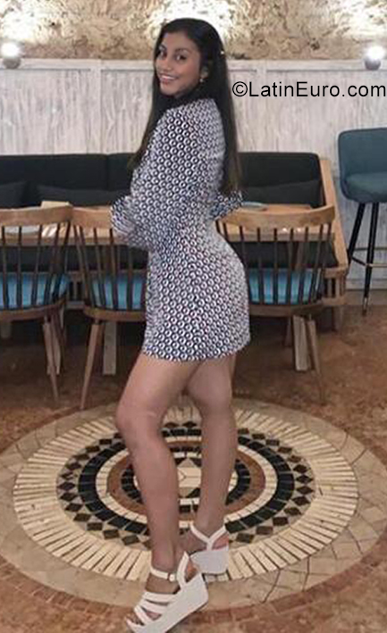 Date this sensual Colombia girl Salma from Cartagena CO29276