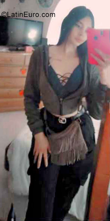 Date this beautiful Colombia girl Evelyn from Bogota CO29277