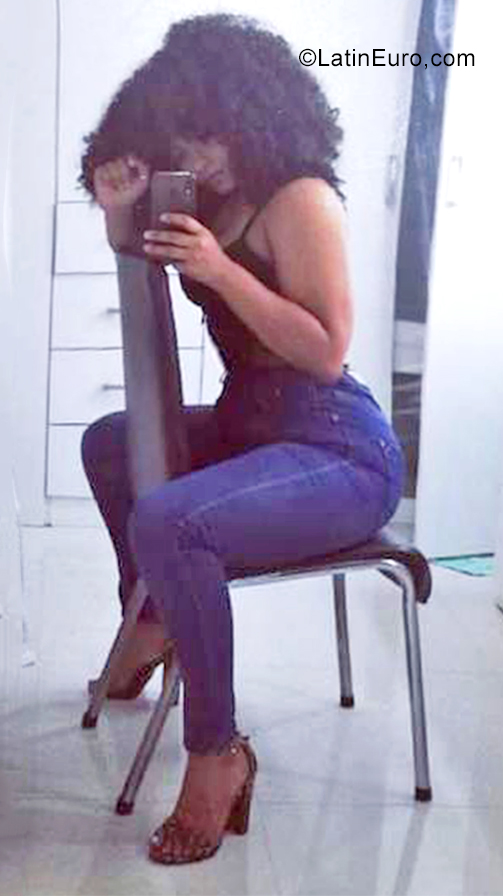 Date this lovely Ecuador girl Ashon from Esmeraldas EC711