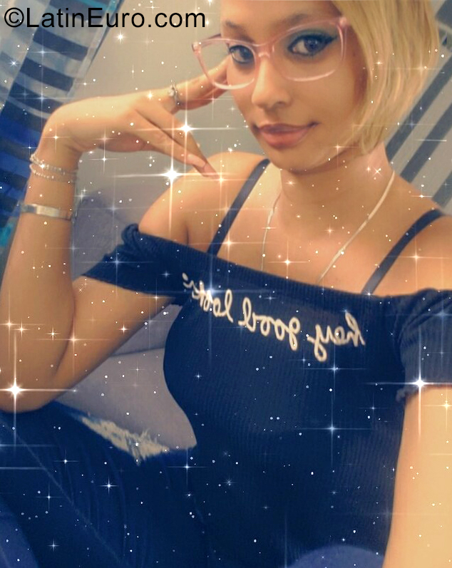 Date this foxy Dominican Republic girl Jenniffer from Santo Domingo DO39281