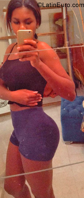 Date this nice looking Dominican Republic girl Karime from Santo Domingo Este DO39323