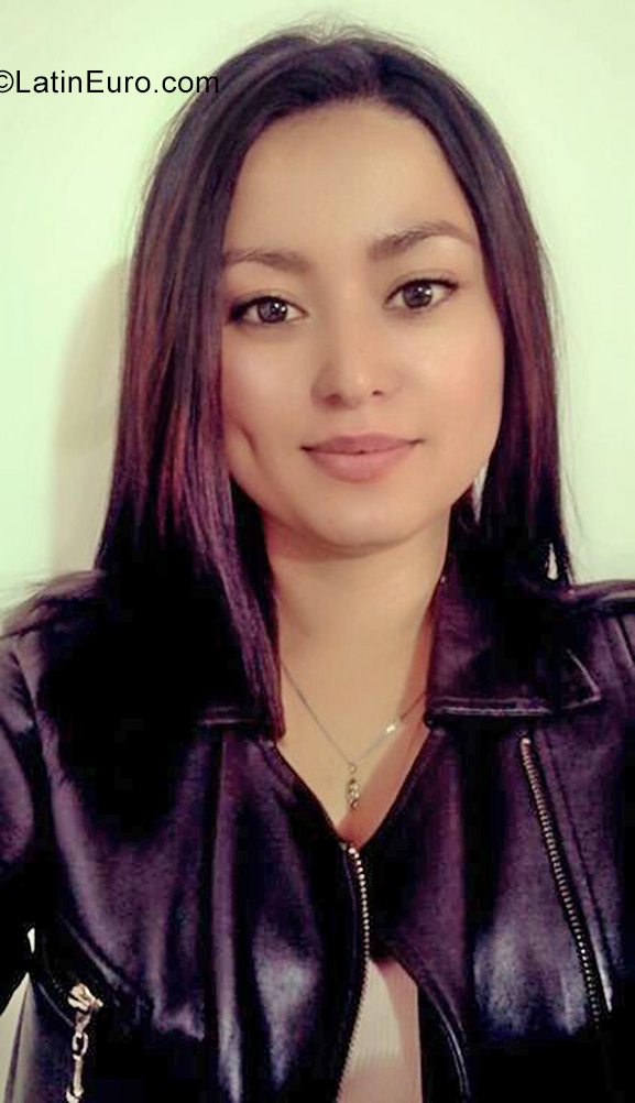 Date this hard body Colombia girl Erika from Bogotá CO29397