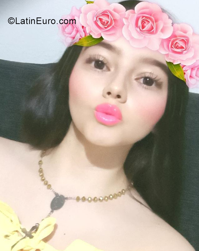 Date this attractive Colombia girl Diana from Medellin CO29403