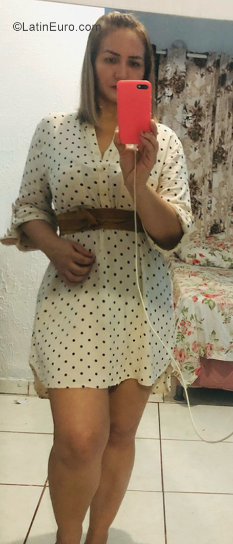 Date this good-looking Brazil girl Iza from Manaus BR11320