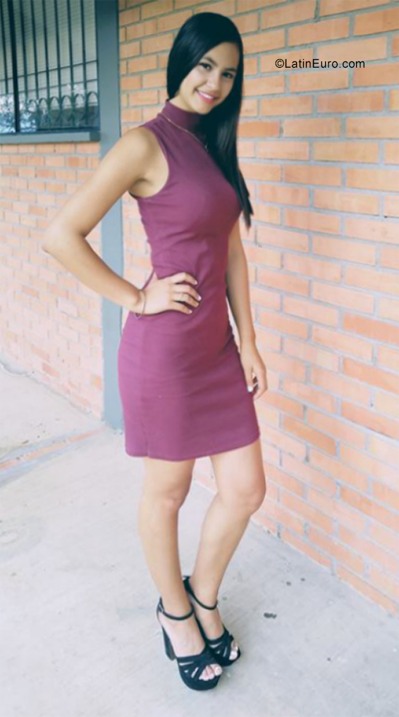 Date this charming Colombia girl Andrea from Bucaramanga CO29432