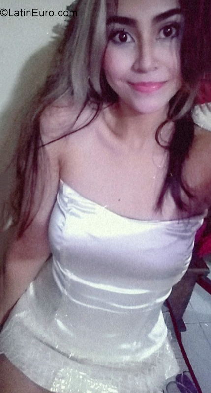 Date this hot Colombia girl Paola from Ibague CO29459