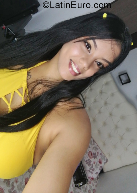 Date this stunning Colombia girl Melanie from Bucaramanga CO29454