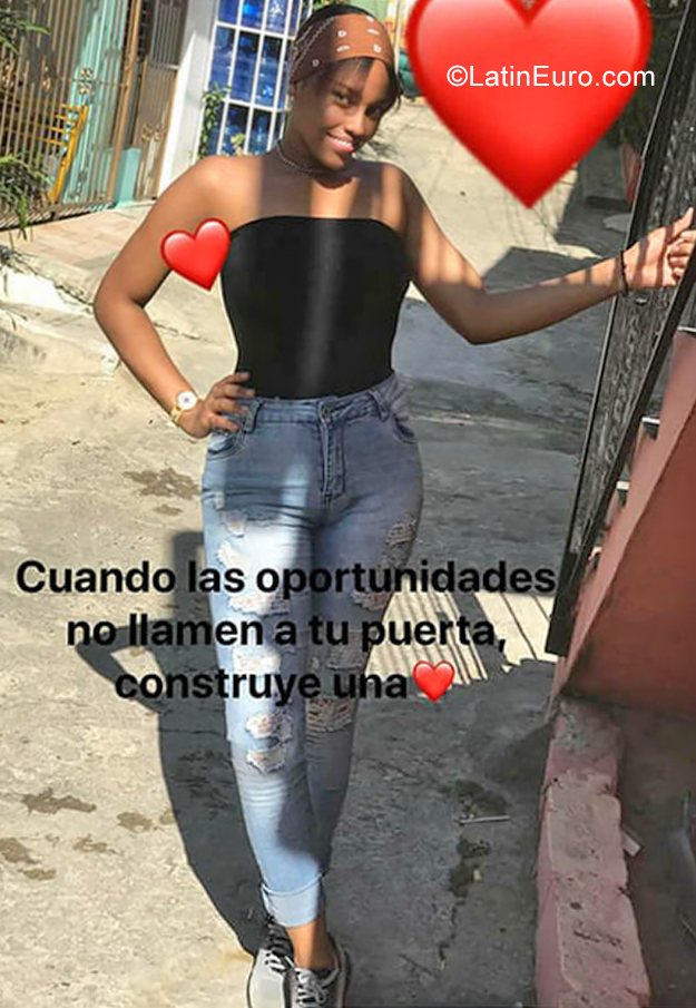 Date this foxy Dominican Republic girl Angelys from Santiago DO39377