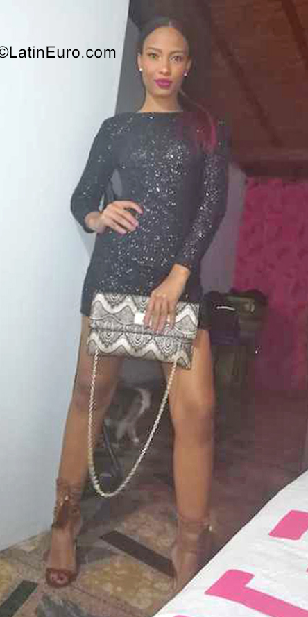 Date this happy Colombia girl Anyi from Medellin CO29548