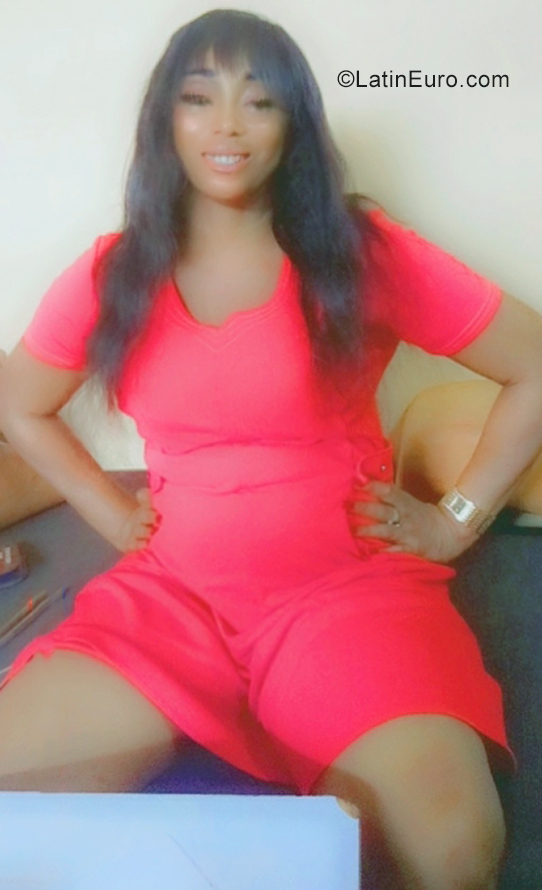 Date this sensual Cote D'Ivoire girl Angyflo from Abidjan CI75
