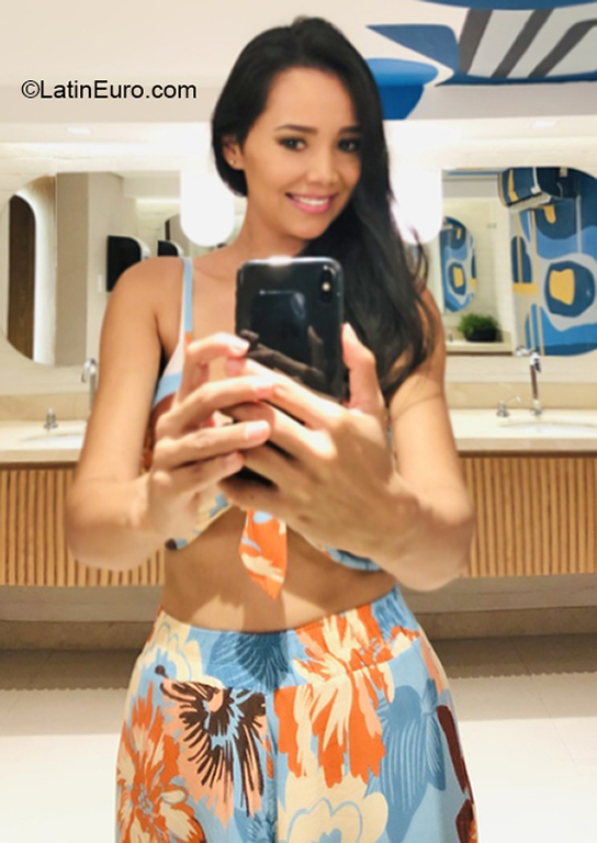 Date this cute Brazil girl Ana Patrcia from Rio De Janeiro BR11334