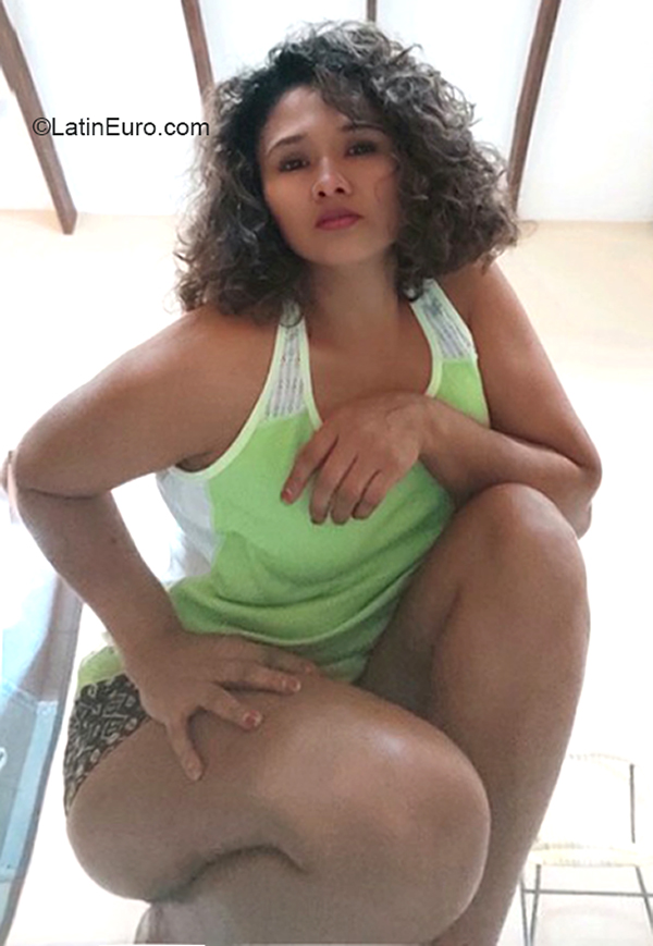 Date this gorgeous Bolivia girl Gloria from Santa Cruz BO112
