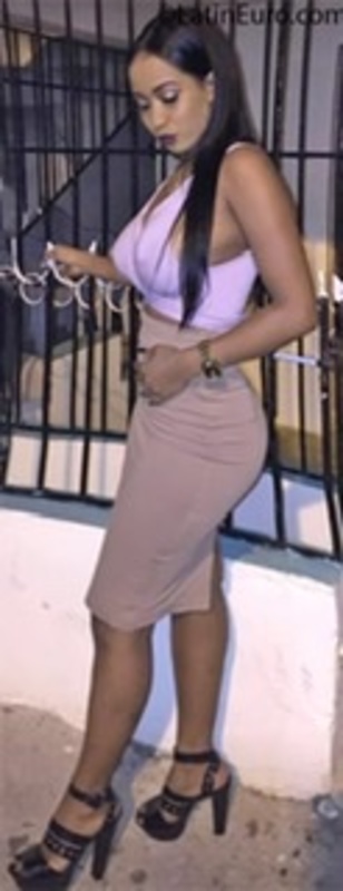 Date this good-looking Dominican Republic girl Yokasta from Santo Domingo DO39449