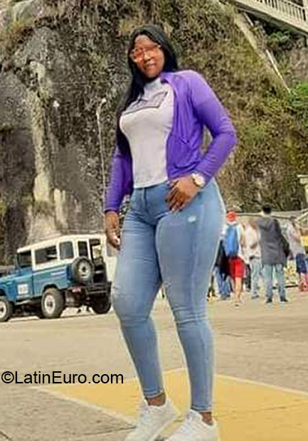 Date this sensual Colombia girl Dayana from Barranquilla CO29615