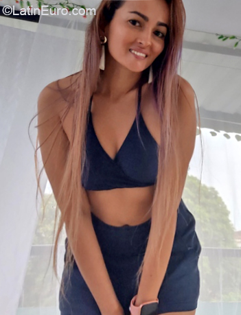 Date this happy Colombia girl Leidy from Floridablanca CO29629