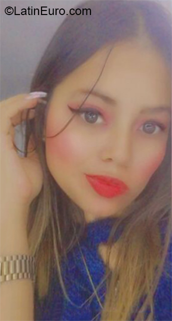 Date this attractive Colombia girl Zuli from Bogota CO29654