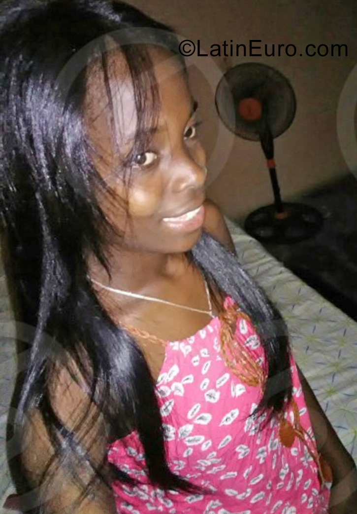 Date this lovely Dominican Republic girl Pamela from Santo Domingo DO39491