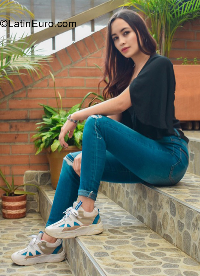Date this georgeous Colombia girl Elizabeth from Bogota CO30908