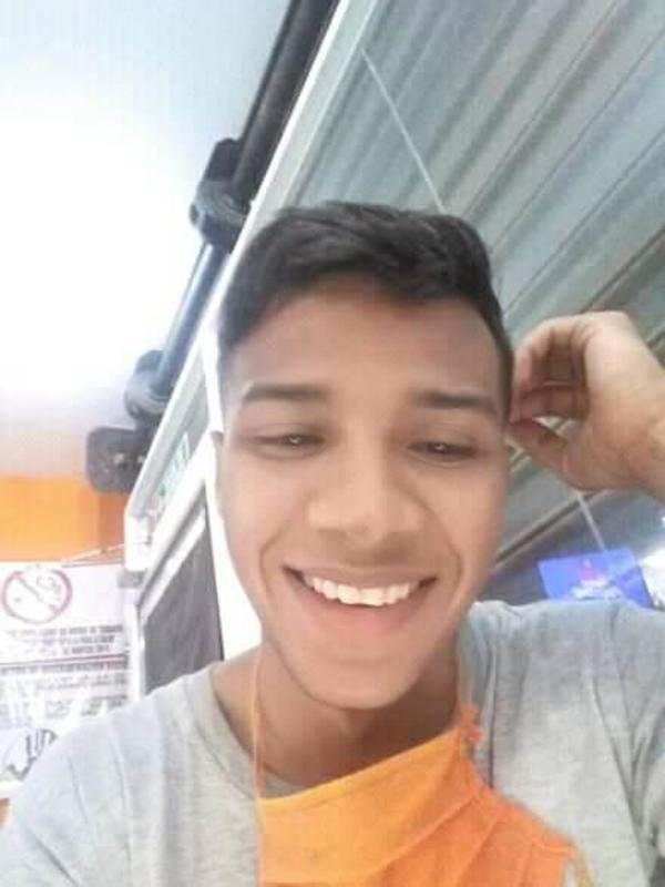 Date this hot Venezuela man Edys from Venezuela VE3807