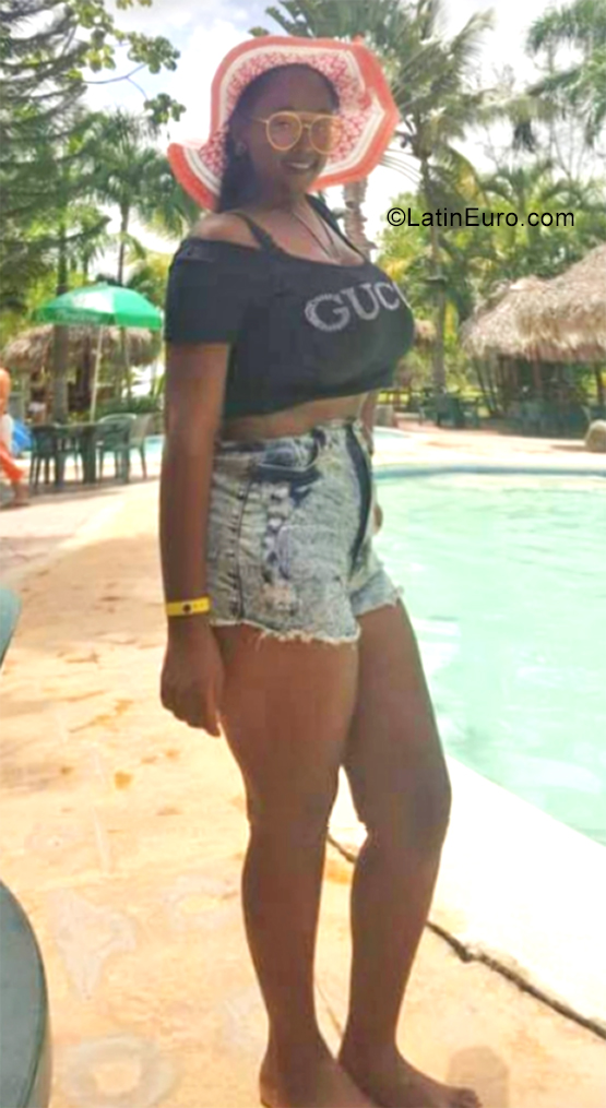 Date this exotic Dominican Republic girl Elisa from Santo Domingo DO40010