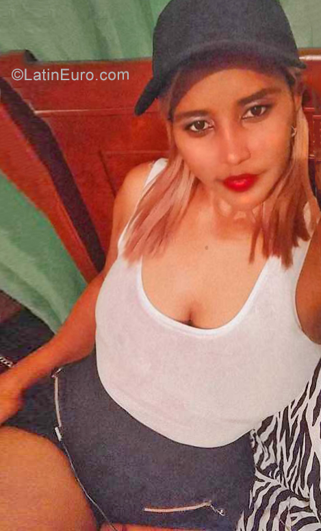 Date this georgeous Dominican Republic girl Glenys from Santo Domingo DO39542