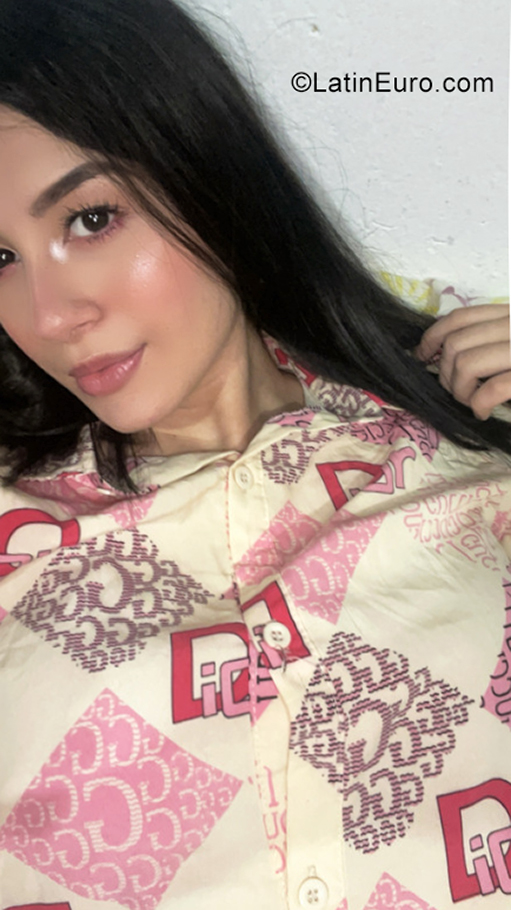 Date this hot Colombia girl Maria from Medellin CO29771