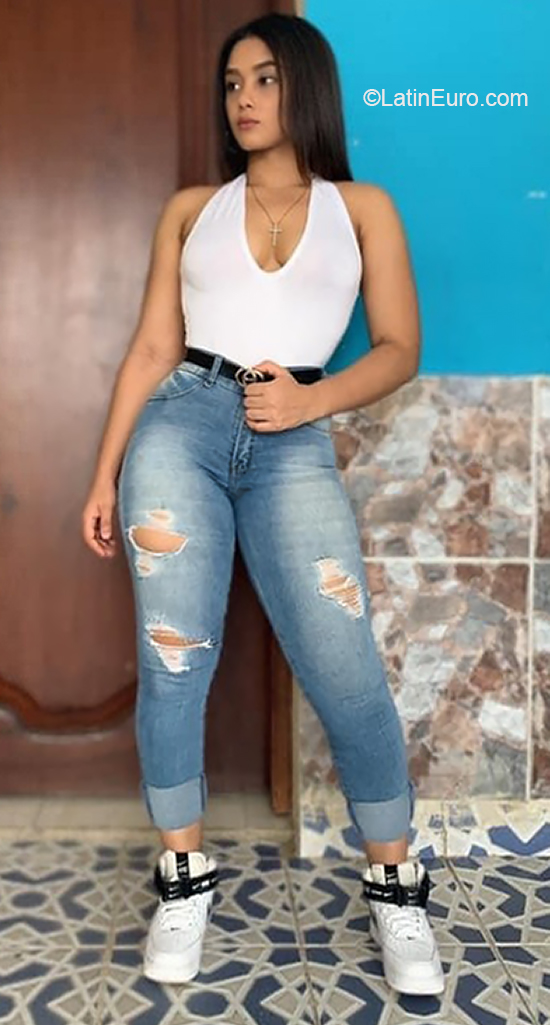 Date this lovely Dominican Republic girl Samantha from Santiago DO39572