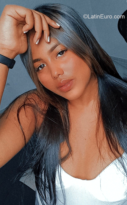 Date this beautiful Colombia girl Eilyn from Cartagena CO30798