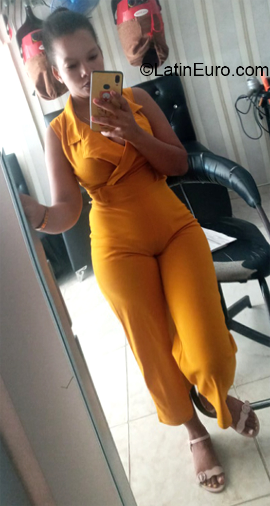 Date this passionate Dominican Republic girl Yeisa from Santo Domingo DO39611